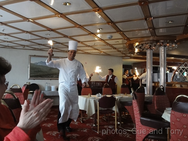 day10 0133.jpg - tghe official last night procession